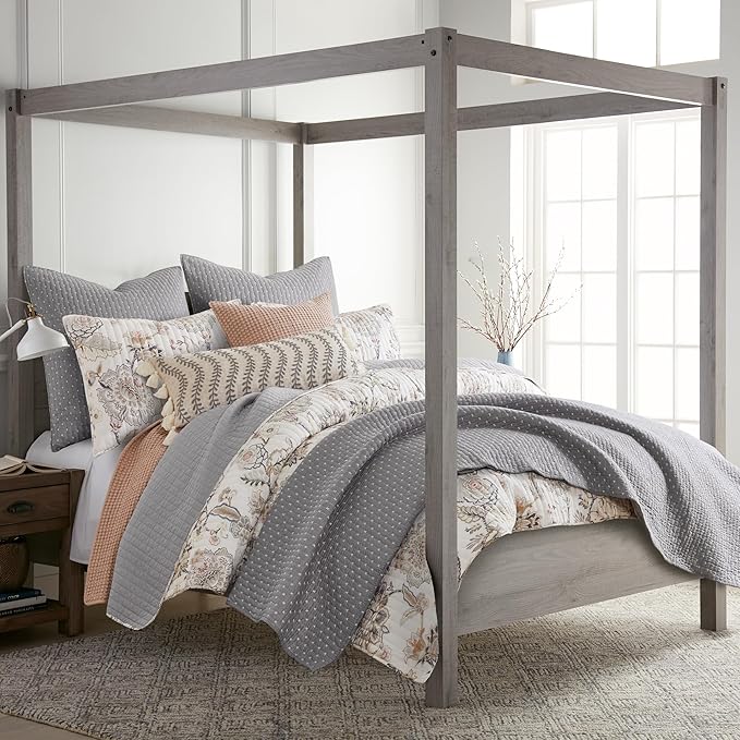 How Decorative Bedding Elevates Bedrooms