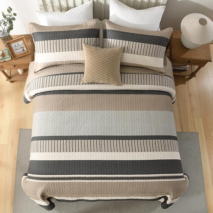 Layered Bedding with Bedspreads: A Timeless Bedroom Styling Guide