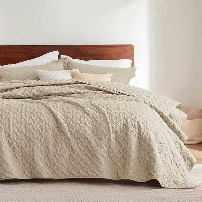Choosing the Right Comforter for Every Season