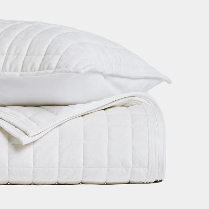 RECYCO Luxury Velvet Quilt Set, California King 118'' x 106'' Oversized Bedspread, Ultra Soft Velvet Comforter, Lightweight Box Stitch Bedding Sets for All Season, with 2 Shams, Bright White