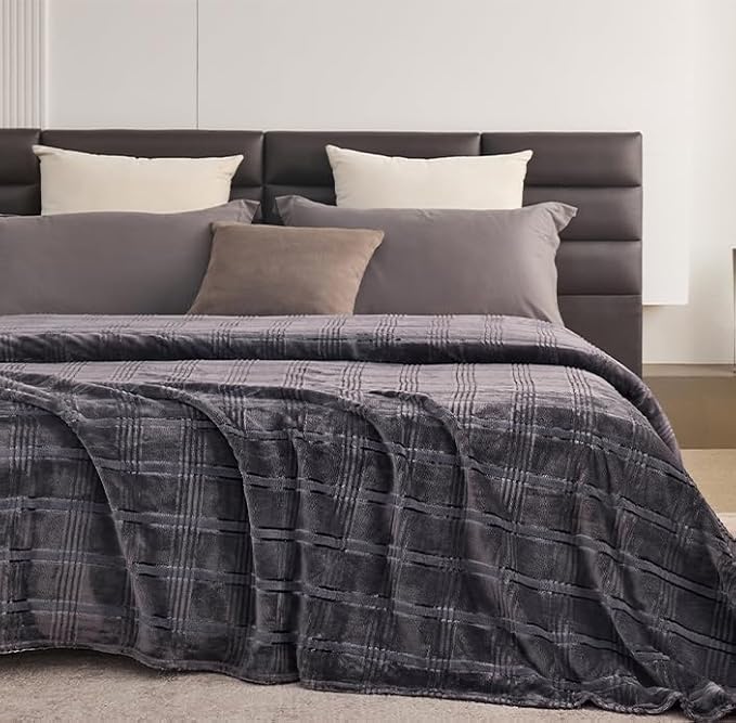 Oversized King Fleece Blanket 120x138 Inches, Seamless Soft Cozy 3D Jacquard Flannel Blanket 10'x11.5' Extra Large for Bed, Sofa, Couch, Travel & Camping, California King Throw, Dark Grey