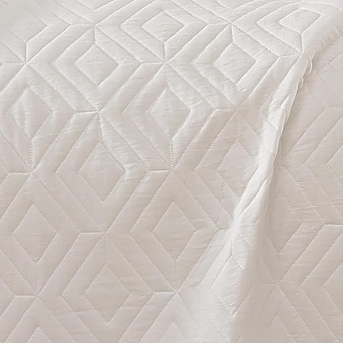 WRENSONGE Queen Quilt-3 Pieces Geometric White Bedspreads Queen Size Quilt Bedding Set for All Seasons,Soft Summer Coverlet with 2 Pillow Shams Suitable for Bed, Couch, Quilted Blanket