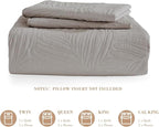 Exclusivo Mezcla California King Quilt Bedding Set, Lightweight Light Grey Quilts Cal Oversized King Size for All Seasons, Soft Microfiber Bedspreads Coverlets with Leaf Pattern, 3 Piece