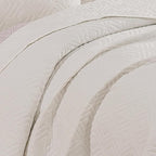 WRENSONGE King Size Quilt-3 Pieces Geometric White Bedspreads King Quilt Bedding Set for All Seasons, Soft Summer Coverlet with 2 Pillow Shams Suitable for Bed, Couch, Quilted Blanket