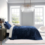 RECYCO Luxury Velvet Quilt Set, California King 118'' x 106'' Oversized Bedspread, Ultra Soft Velvet Comforter, Lightweight Box Stitch Bedding Sets for All Season, with 2 Shams, Navy Blue