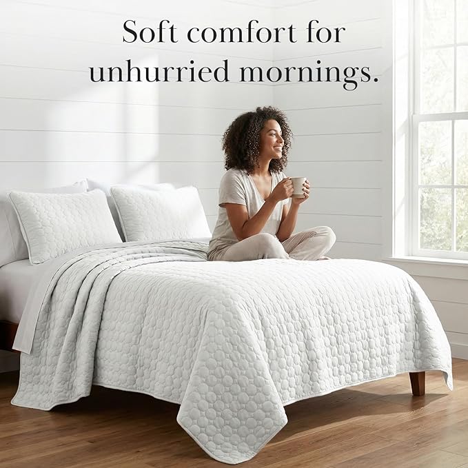 Southshore Fine Living, Inc. Twin XL Comforter Quilt Set, Dorm Room Bedding Essentials, Stain Resistant, Machine Washable Bed Spread, Twin XL White Quilt Bedspread Set w/Pillow Sham, Bright White