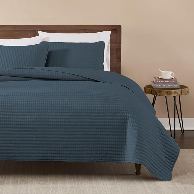 WRENSONGE King Size Quilt-3 Pieces Lightweight Navy Blue Bedspreads King Quilt Bedding Set for All Season, Soft Summer Coverlet with 2 Pillow Shams Suitable for Bed & Couch