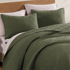 WRENSONGE Queen Quilt-3 Pieces Geometric Olive Green Bedspreads Queen Size Quilt Bedding Set for All Seasons, Soft Summer Coverlet with 2 Pillow Shams Suitable for Bed, Couch, Quilted Blanket