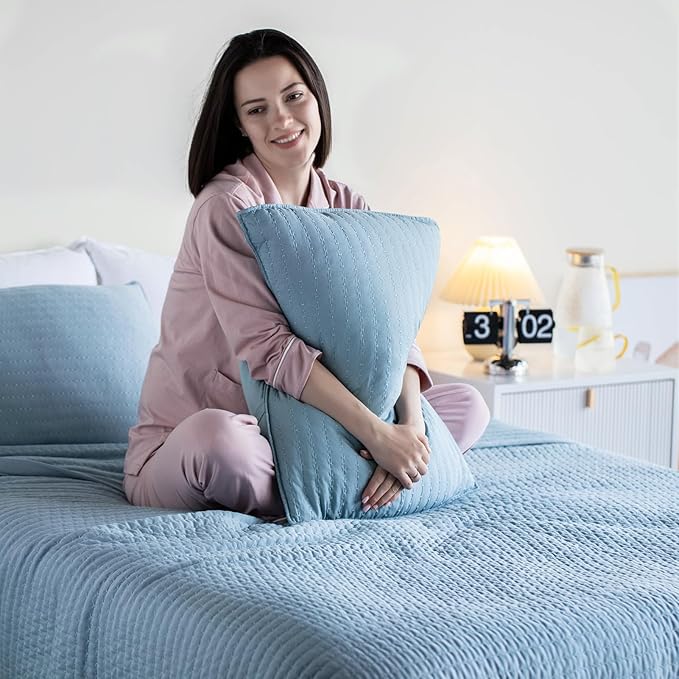 Oversized King Quilt Set 112"x106" – Soft Washed 3-Layer Lightweight California King Bedspread, Minimalist Nordic Design, All-Season Spring & Summer Quilt Set (1 Quilt + 2 Pillow Shams), Blue