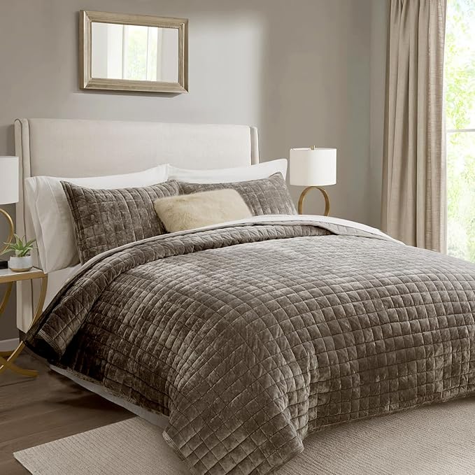 RECYCO Luxury Velvet Quilt Set Twin/Twin XL Size Bedding Sets, Ultra Soft Velvet Comforter Set, Lightweight Channel Box Stitch Oversized Bedspread Coverlet for All Season, with 1 Sham, Dune Brown