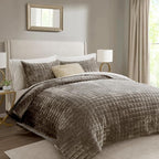 RECYCO Luxury Velvet Quilt Set, California King 118'' x 106'' Oversized Bedspread, Ultra Soft Velvet Comforter, Lightweight Box Stitch Bedding Sets for All Season, with 2 Shams, Mocha Brown