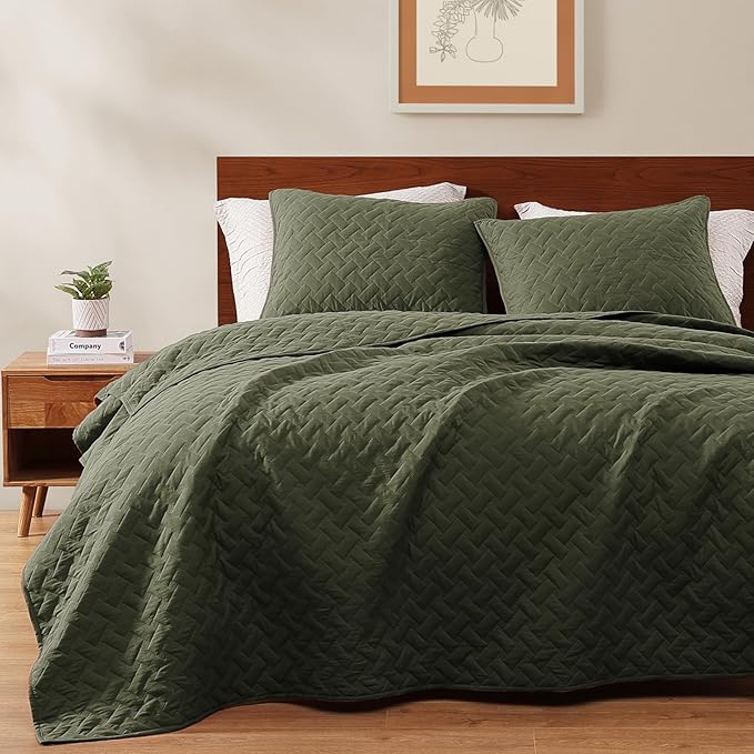 WRENSONGE Queen Quilt Set-3 Pieces Basket Weave Olive Green Bedspreads Queen Size Quilt Bedding for All Seasons, Soft Summer Coverlet with 2 Pillow Shams Suitable for Bed, Couch, Quilt Blanket
