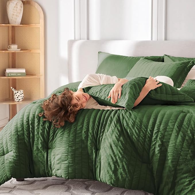 MUXHOMO 7 Pieces Full Comforter Set, Seersucker Bed in a Bag Full Size, All Season Luxury Bedding Set with Comforter, Flat Sheet, Fitted Sheet, Pillowcases & Shams, Dark Green