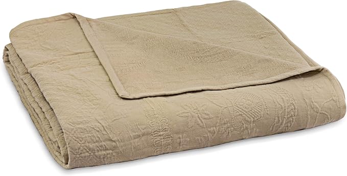 King Charles Modern Farmhouse Floral Matelasse Coverlet, Full/Queen, Birch