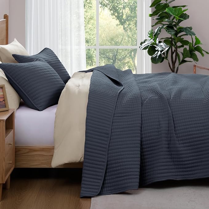 WRENSONGE Queen Quilt-3 Pieces Lightweight Bedspreads Blue Grey Queen Size Quilt Bedding Set for All Seasons, Soft Summer Coverlet with 2 Pillow Shams Suitable for Bed, Couch