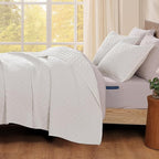 WRENSONGE King Size Quilt-3 Pieces Weave White Bedspreads King Quilt Bedding Set for All Seasons, Soft Summer Coverlet with 2 Pillow Shams Suitable for Bed, Couch, Quilted Blanket