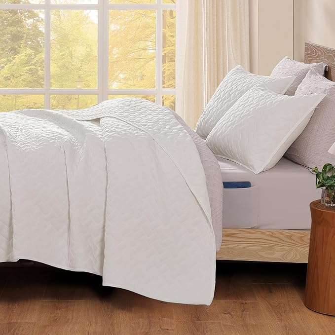 WRENSONGE Queen Quilt-3 Pieces Weave White Bedspreads Queen Size Quilt Bedding Set for All Seasons,Soft Summer Coverlet with 2 Pillow Shams Suitable for Bed, Couch, Quilted Blanket