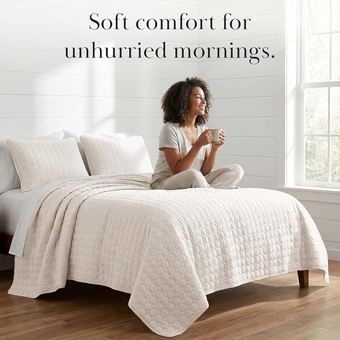 Southshore Fine Living, Inc. Quilted Summer Comforter, King Size Quilt Bedding Set with 2 Pillow Shams, Geometric Circle Design, Lightweight Bedspread, California/King Size Coverlet, Comfy Soft, Bone