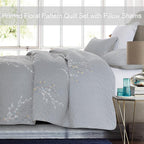 Exclusivo Mezcla Reversible Boho Quilts King Size, Grey Bedspreads Lightweight Coverlet All Season Flowers Quilt Bedding Set with Printed Floral Pattern (1 Quilt, 2 Pillow Shams)