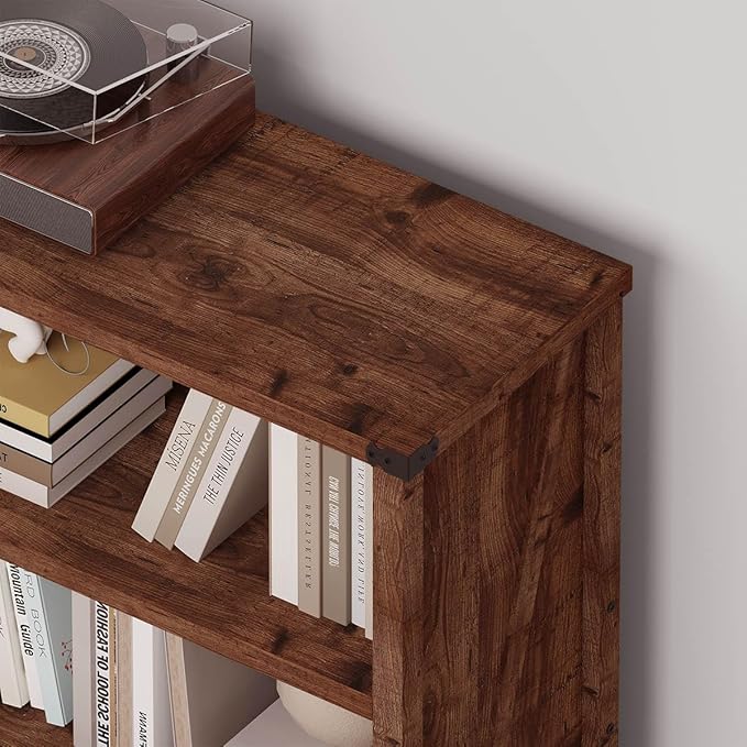 BON AUGURE Rustic Short Bookshelf, 3 Shelf Bookcase, Small Wood Low Book Cases/Shelves, Farmhouse Storage Tier Book Shelves for Home Office, Living Room, Small Space (Rustic Oak)