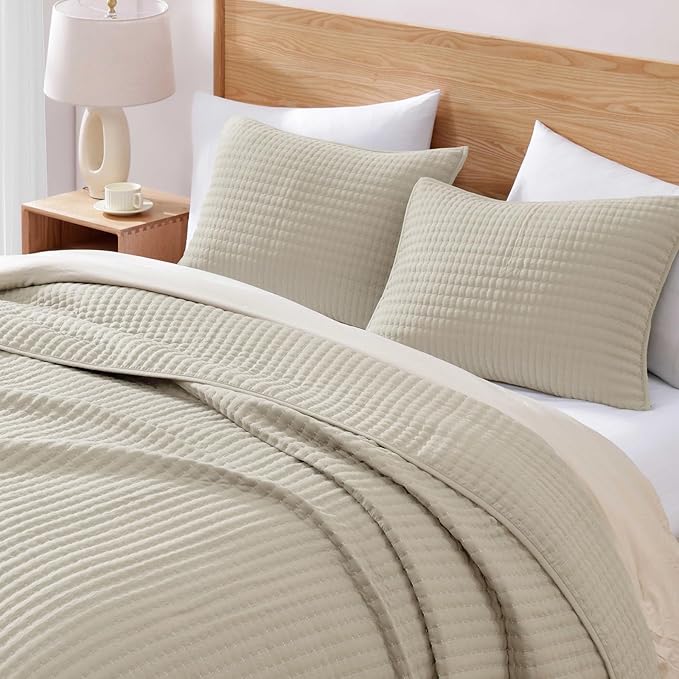 WRENSONGE King Size Quilt-3 Pieces Lightweight Bedspreads Light Oatmeal King Quilt Bedding Set for All Seasons, Soft Summer Coverlet with 2 Pillow Shams Suitable for Bed, Couch, Quilt Blanket
