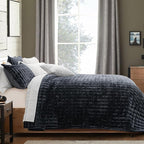 RECYCO Luxury Velvet Quilt Set King Size Bedding Sets, Ultra Soft Velvet Comforter Set, Lightweight Channel Box Stitch Oversized Bedspread Coverlet for All Season, with 2 Shams, Black