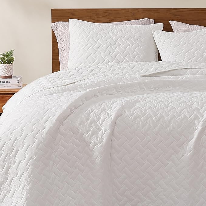 WRENSONGE Queen Quilt-3 Pieces Weave White Bedspreads Queen Size Quilt Bedding Set for All Seasons,Soft Summer Coverlet with 2 Pillow Shams Suitable for Bed, Couch, Quilted Blanket