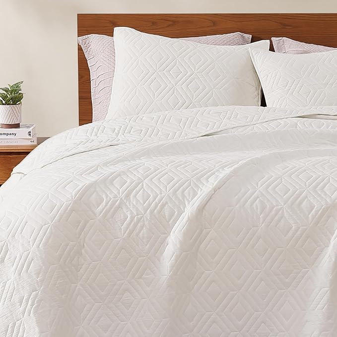 WRENSONGE King Size Quilt-3 Pieces Geometric White Bedspreads King Quilt Bedding Set for All Seasons, Soft Summer Coverlet with 2 Pillow Shams Suitable for Bed, Couch, Quilted Blanket