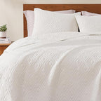 WRENSONGE King Size Quilt-3 Pieces Geometric White Bedspreads King Quilt Bedding Set for All Seasons, Soft Summer Coverlet with 2 Pillow Shams Suitable for Bed, Couch, Quilted Blanket
