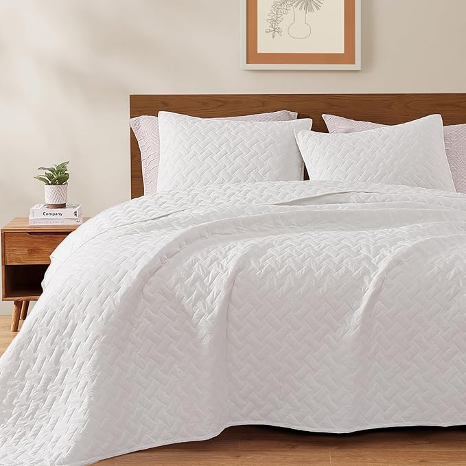 WRENSONGE King Size Quilt-3 Pieces Weave White Bedspreads King Quilt Bedding Set for All Seasons, Soft Summer Coverlet with 2 Pillow Shams Suitable for Bed, Couch, Quilted Blanket