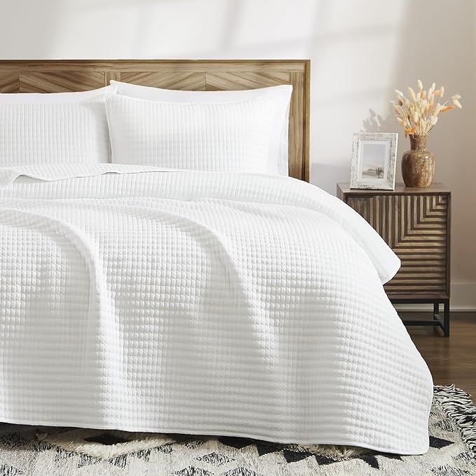 WRENSONGE White Quilt Set Queen Size-3 Pieces Lightweight Bedspreads Summer Coverlet for All Season, Soft Quilt Bedding Set with 2 Pillow Shams Suitable for Bed & Couch