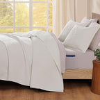 WRENSONGE King Size Quilt-3 Pieces Geometric White Bedspreads King Quilt Bedding Set for All Seasons, Soft Summer Coverlet with 2 Pillow Shams Suitable for Bed, Couch, Quilted Blanket