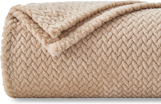NEWCOSPLAY Super Soft King Blanket Brown Premium Silky Flannel Fleece Leaves Pattern Lightweight Bed Blanket All Season Use (Brown, King(90"x110"))