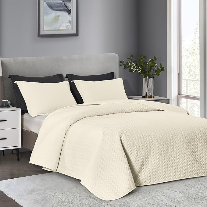 Maple&Stone Quilt Set Queen Size, Lightweight Off-White Bedspread Ultrasonic Chevron Pattern Light Coverlet for All Season Comforter Bedding Decor - 3 Piece Full Bed Cover Sets