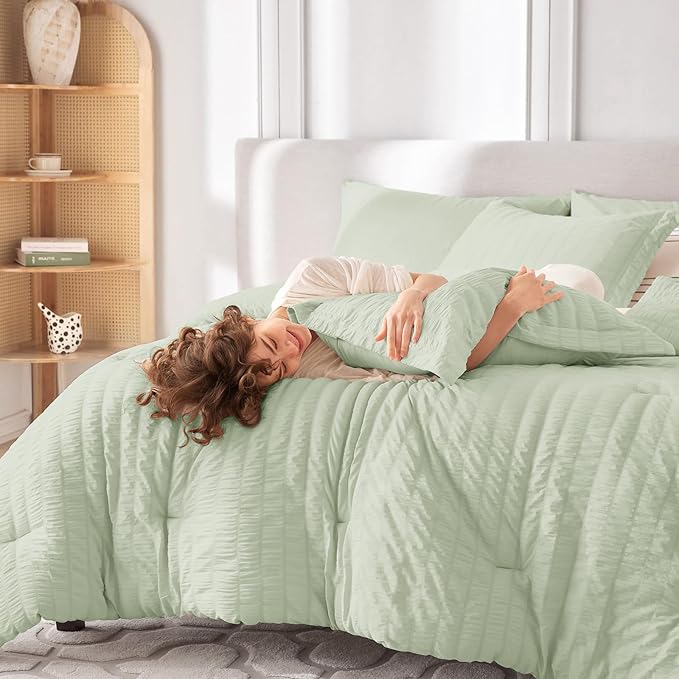 MUXHOMO 7 Pieces Full Comforter Set, Seersucker Bed in a Bag Full Size, All Season Luxury Bedding Set with Comforter, Flat Sheet, Fitted Sheet, Pillowcases & Shams, Light Green