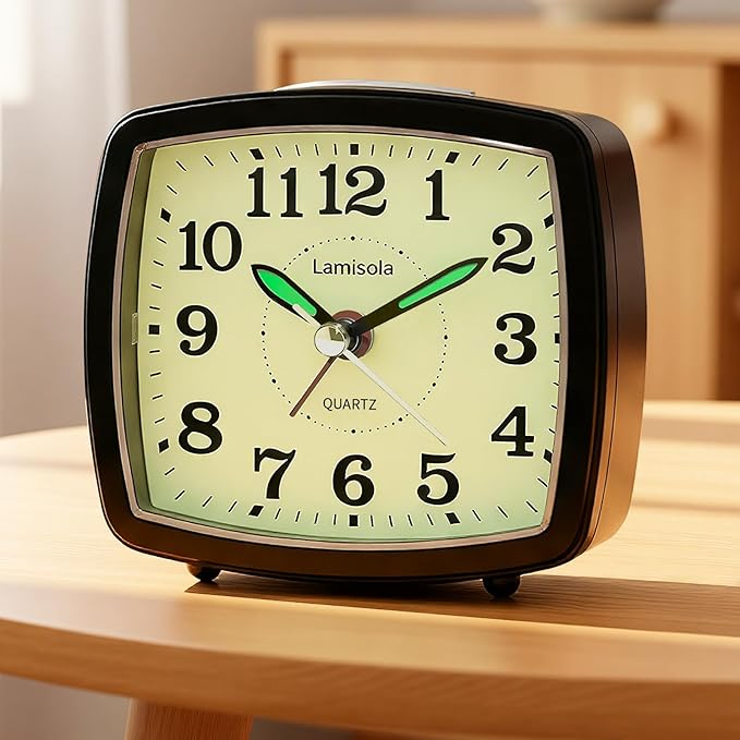 Small Battery Alarm Clock for Bedrooms, Analog Travel Clocks, Bedside Desk Table Clock for Room Decor, Slient, Big Numbers for Seniors, Gently Ascending Alarm for Heavy Sleepers, Black