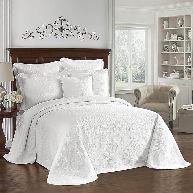 King Charles Modern Farmhouse Floral Matelasse Bedspread, 100% Cotton Breathable Bedding, King/Calking, White