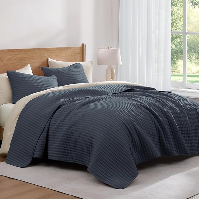 WRENSONGE Queen Quilt-3 Pieces Lightweight Bedspreads Blue Grey Queen Size Quilt Bedding Set for All Seasons, Soft Summer Coverlet with 2 Pillow Shams Suitable for Bed, Couch