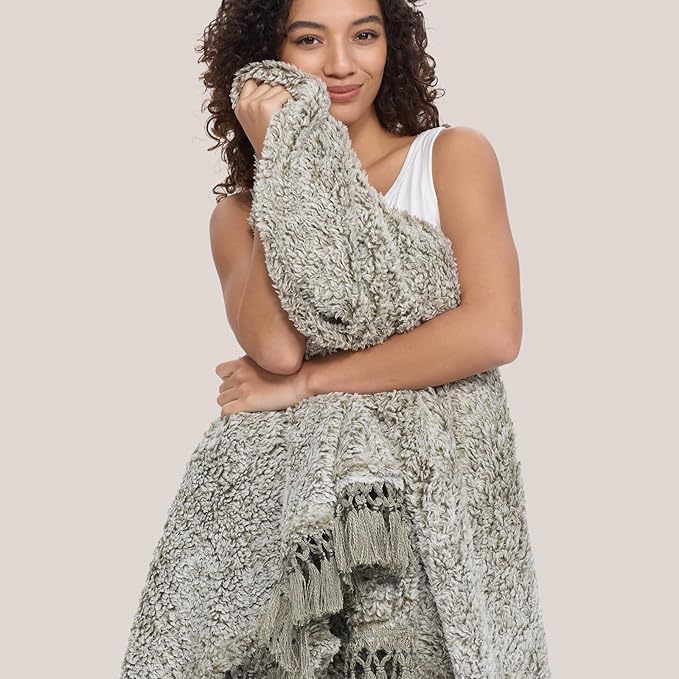 Ultra Soft Cozy Sherpa Throw Blanket with Tassel, Light Weight Warm Decorative Boho Style Plush Throw Blanket Cover for Couch, Sofa, Bedroom,Travel, Outdoor, 50”x60”, Green