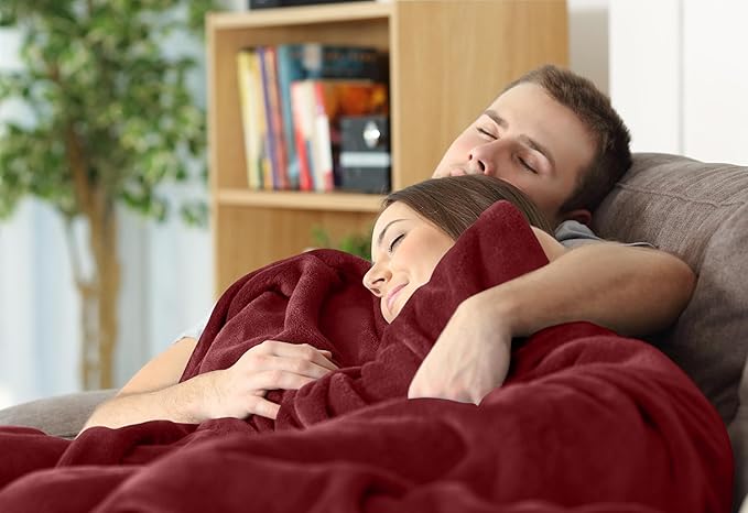 Utopia Bedding Fleece Blanket Twin Size Burgundy 300GSM Luxury Anti-Static Fuzzy Soft Microfiber Bed Blanket (60x80 Inch)