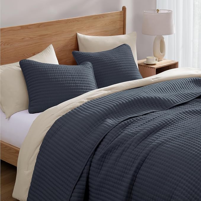 WRENSONGE Queen Quilt-3 Pieces Lightweight Bedspreads Blue Grey Queen Size Quilt Bedding Set for All Seasons, Soft Summer Coverlet with 2 Pillow Shams Suitable for Bed, Couch
