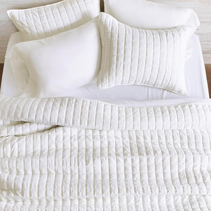 RECYCO Luxury Velvet Quilt Set, California King 118'' x 106'' Oversized Bedspread, Ultra Soft Velvet Comforter, Lightweight Box Stitch Bedding Sets for All Season, with 2 Shams, Bright White