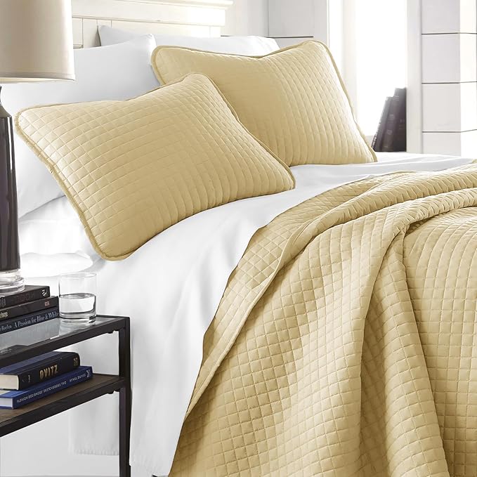 Southshore Fine Living, Inc. Twin Quilt Bedding Set, Soft Brushed Microfiber Coverlet, Stain & Pet Hair Resistant Bedding, Twin/Twin XL Quilt Bedspread Set with Matching Pillow Sham, Gold