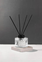 Reed Diffuser Set - Lavender Vanilla 5.63 fl oz (160 ml) Scented Diffuser with Sticks Luxury Fragrance for Home, Office & Bathroom Shelf Decor.