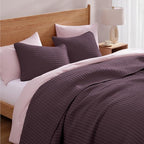WRENSONGE Queen Quilt-3 Pieces Lightweight Bedspreads Italian Plum Queen Size Quilt Bedding Set for All Seasons, Soft Summer Coverlet with 2 Pillow Shams Suitable for Bed, Couch