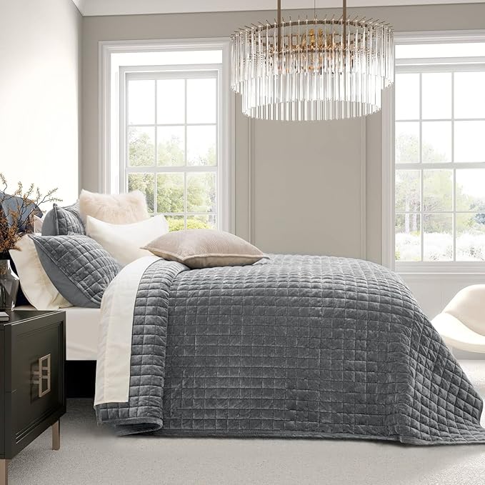 RECYCO Luxury Velvet Quilt Set Twin/Twin XL Size, Lightweight Velvet Comforter Set, Oversized Bedspread Coverlet Quilted Bedding Set, with 1 Matching Pillow Sham, for All Season, Gray