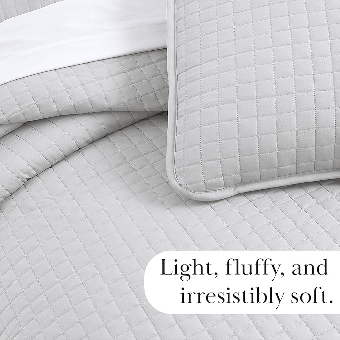 Southshore Fine Living, Inc. Oversized Quilt King Size Set, Grey Bedspread King/California Size with 2 Matching Pillow Shams, Soft Microfiber Coverlet, Easy Care, Machine Wash, Light Grey