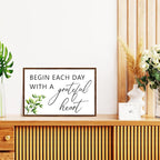 Begin Each Day With A Grateful Heart Sign Wood Plaque Wall Decor,Grateful Sign Wooden Hanging Wall Pediments for Home Office Front Door Wall Decor