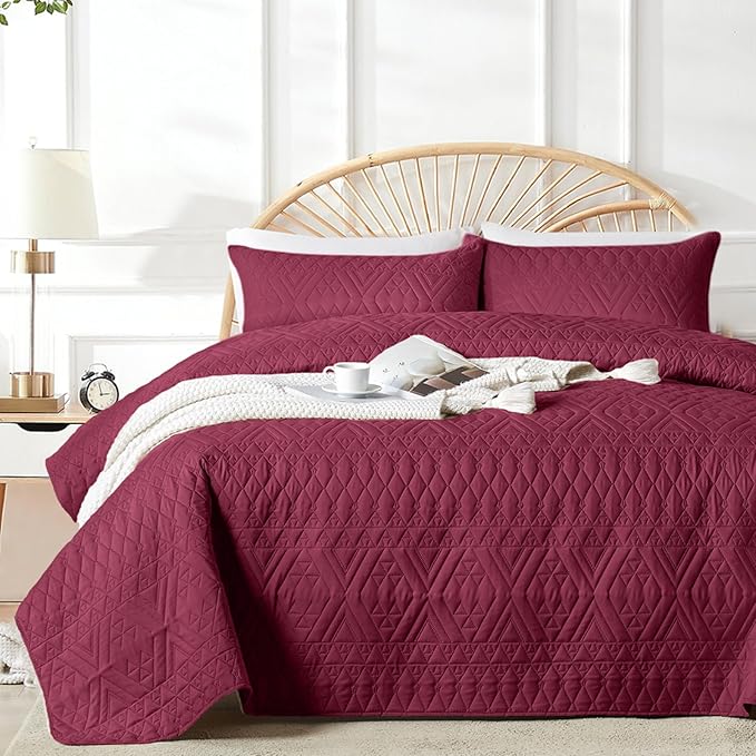 akkialla Full/Queen Quilt Set, Burgundy Lightweight Microfiber Bedspread Coverlet, Boho Geometric Pattern, Soft All-Season Bedding, 3-Piece (1 Quilt, 2 Pillow Shams) | Breathable fabric, Modern style