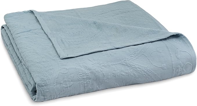 King Charles Modern Farmhouse Floral Matelasse Coverlet, King, Blue
